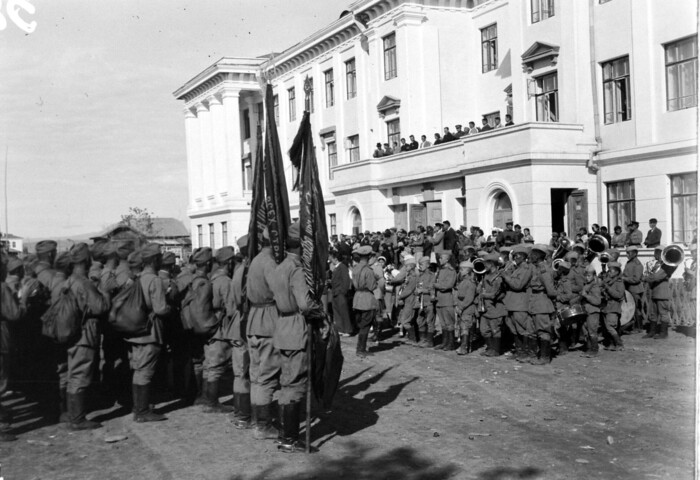 Митинг в честь отправки тувинских кавалеристов-добровольцев на фронт. 1 сентября 1943 года